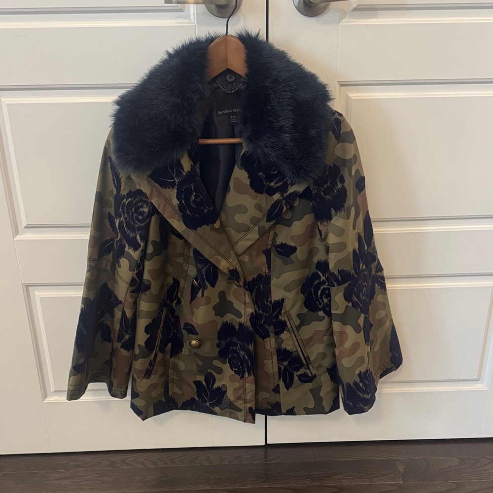 Banana Republic Olive Camo Floral Jacket with Black Faux Fur Collar